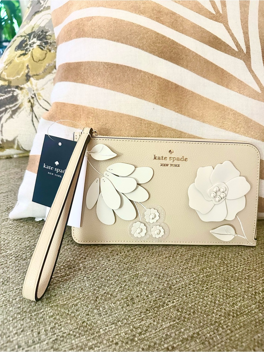 kate spade Lucy Milk Glass Leather Floral Appliqué Wristlet NWT | $169 MSRP - Picture 15 of 15